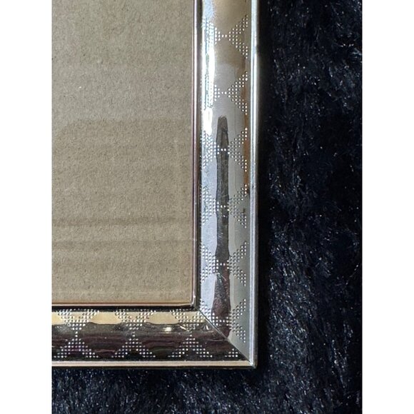 Lane Furniture Silver Geometric Patterned 4x6 Photo Frame - Picture 2 of 7